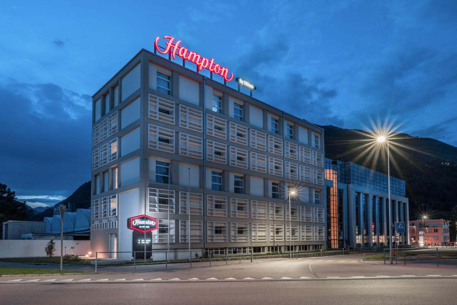 Hampton By Hilton Locarno Hotel Losone Bagian luar foto