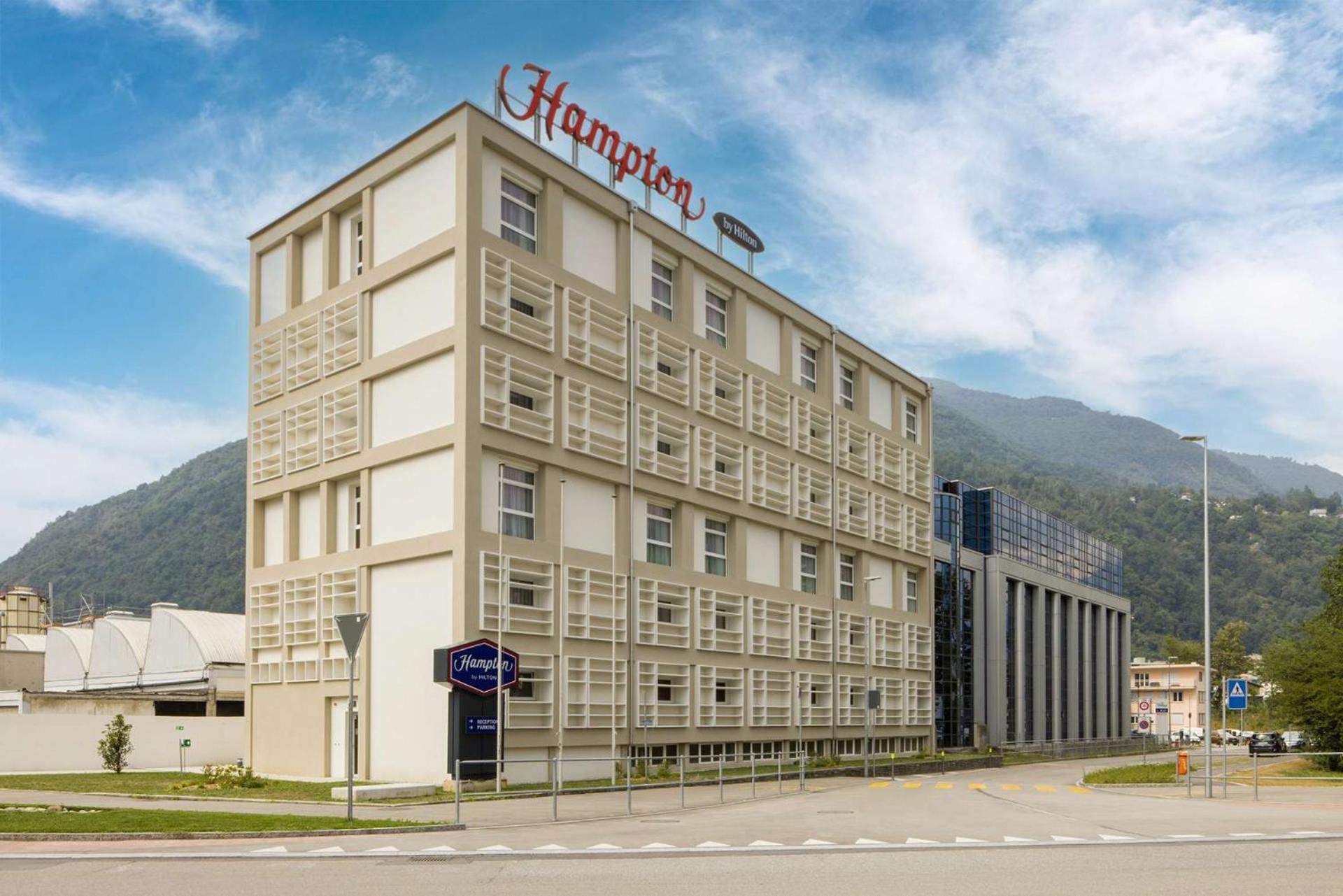 Hampton By Hilton Locarno Hotel Losone Bagian luar foto