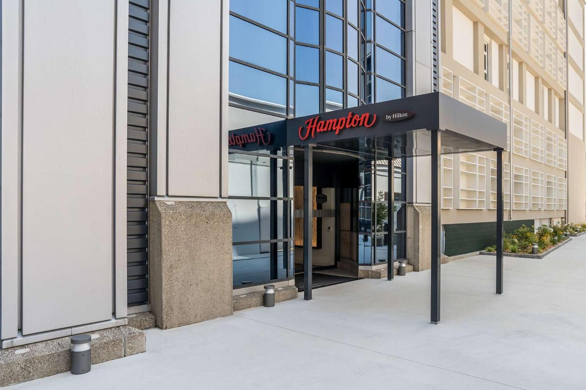 Hampton By Hilton Locarno Hotel Losone Bagian luar foto